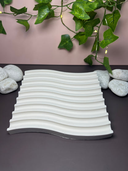 🌊 Bandeja “Wave Flow” – Eco Resin 🤍♻️