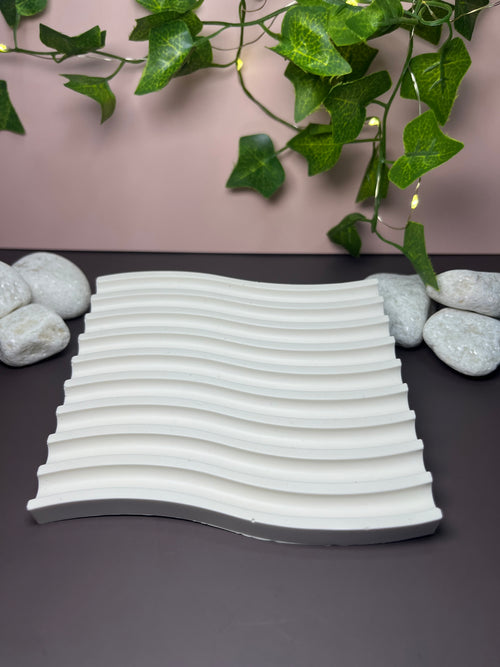 🌊 Bandeja “Wave Flow” – Eco Resin 🤍♻️