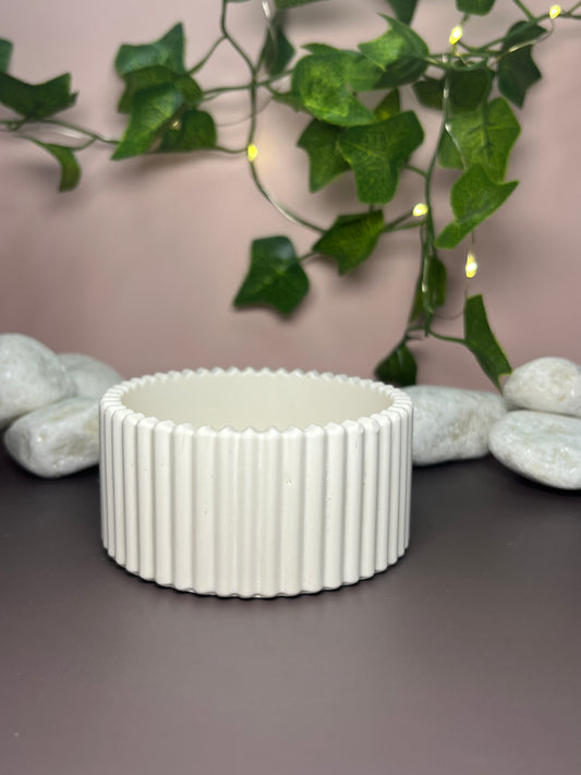 🍶 Cuenco Decorativo “Ribbed Chic” – Eco Resin 🤍♻️